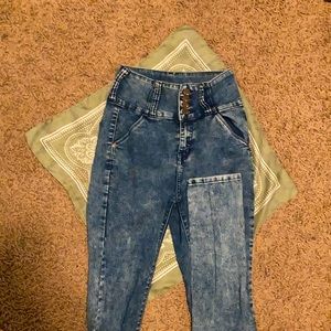 Denim Bleach Wash Highwaisted Jeans. Size 4-6.
